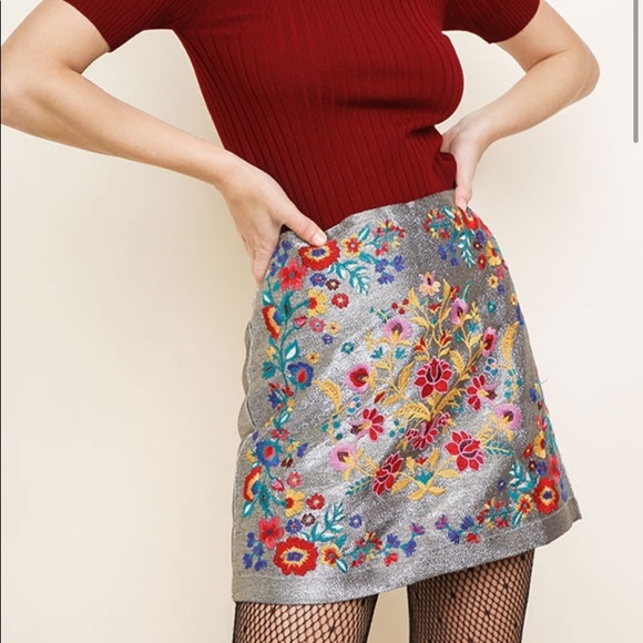 Dresses & Skirts - Embroidered silver metallic mini skirt